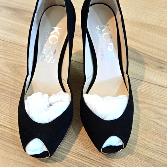 Michael Kors Black Suede Top Peep Toe Gold Wedges Size 5.5. Like new. - Picture 8 of 11